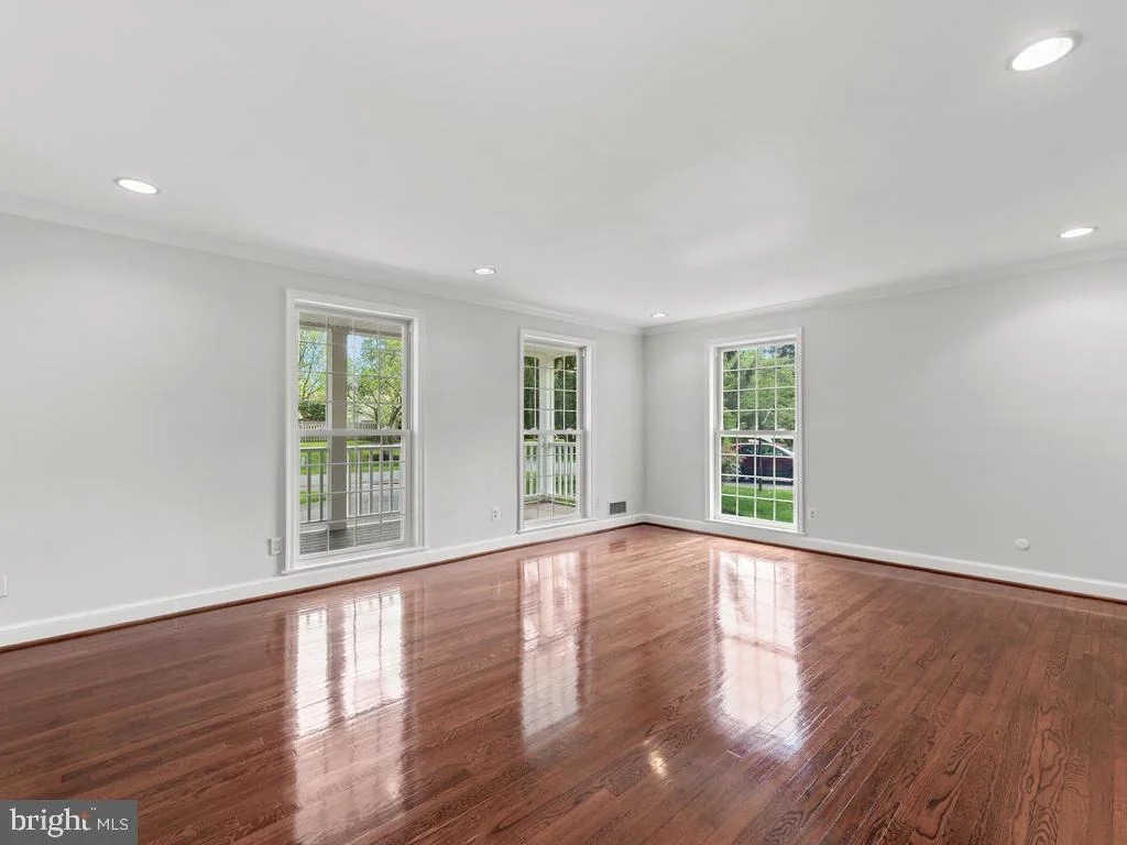 Photo of 3713 QUEEN MARY DRIVE