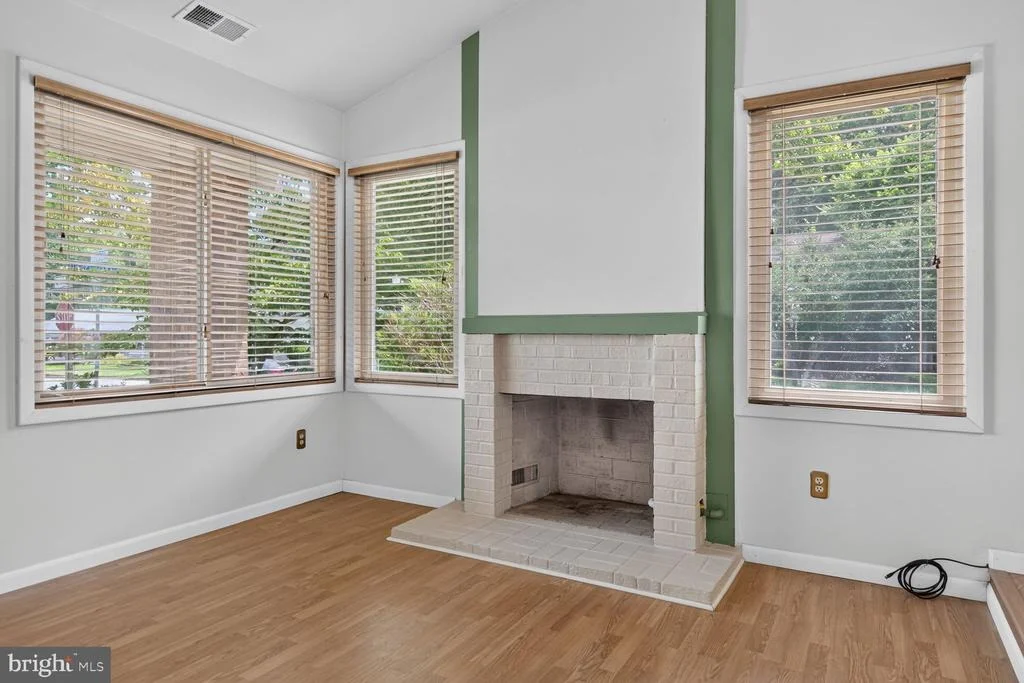 Photo of 323 AVONDALE DRIVE