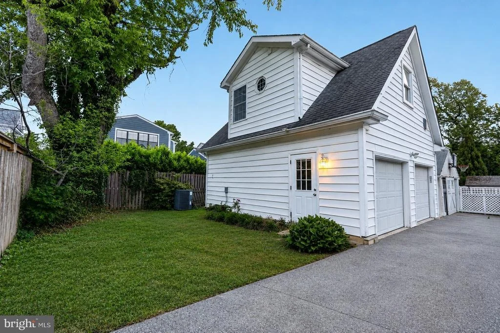 Photo of 4415 BRADLEY LANE