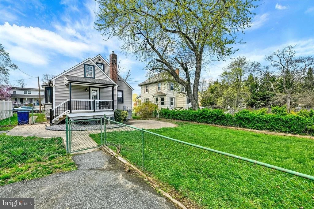 Photo of 5217 CATALPHA ROAD