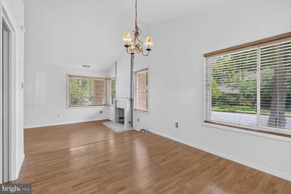 Photo of 323 AVONDALE DRIVE