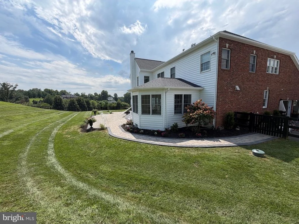 Photo of 15064 BARLOW DRIVE