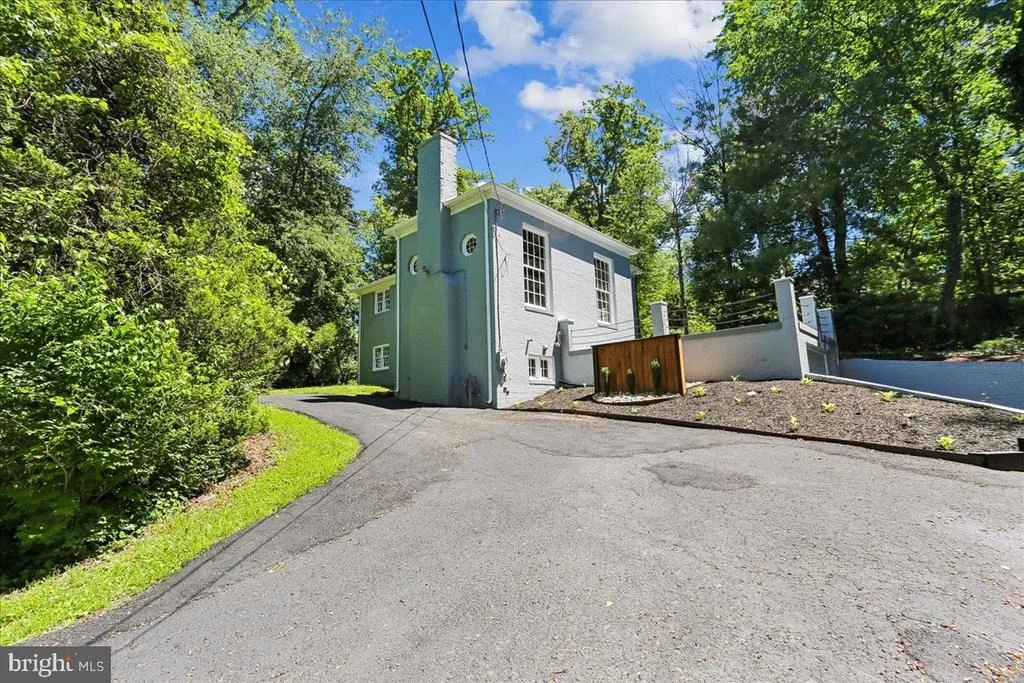 Photo of 12811 LACY DRIVE