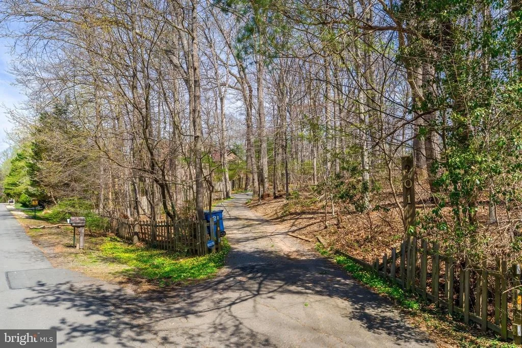 Photo of 901 CHINQUAPIN ROAD