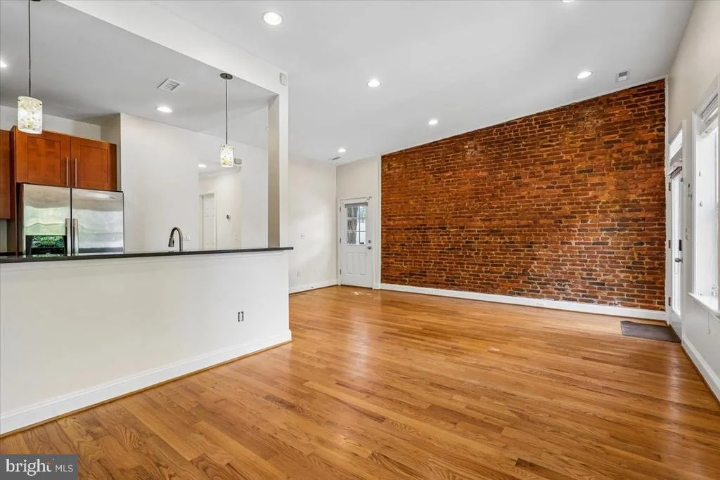 Photo of 1339 C STREET NE