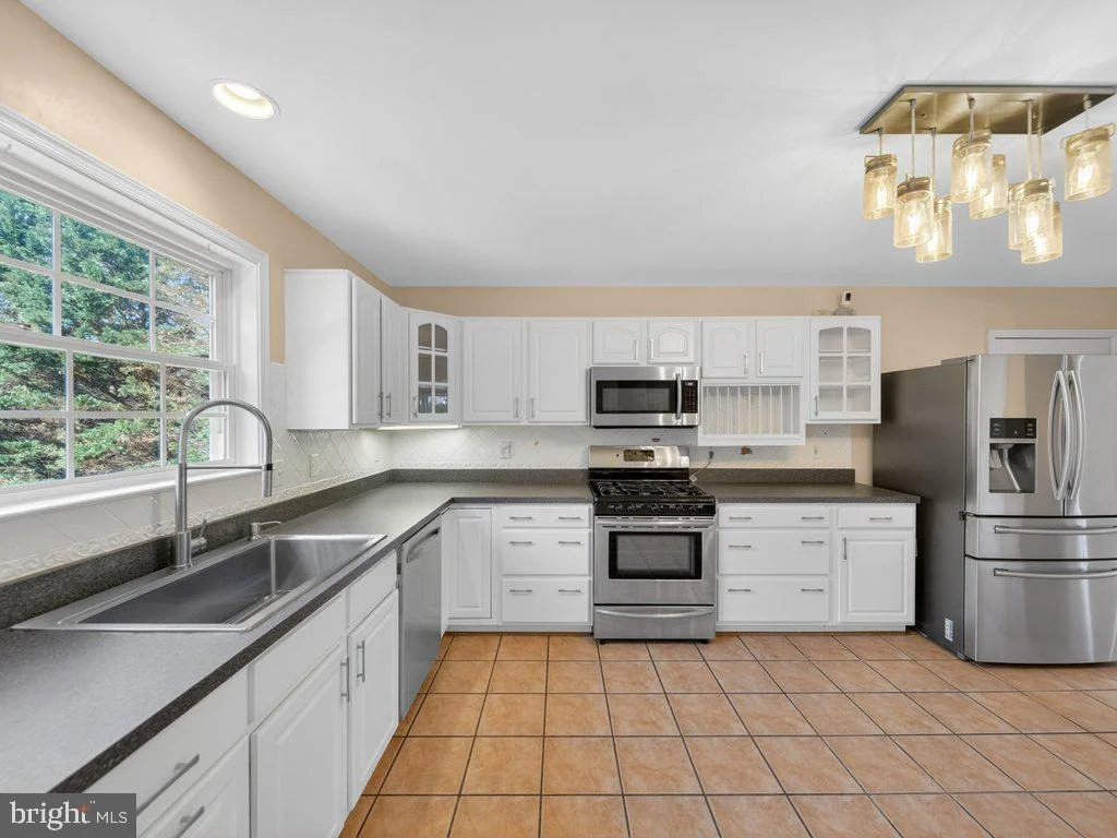 Photo of 9290 BAKER STREET