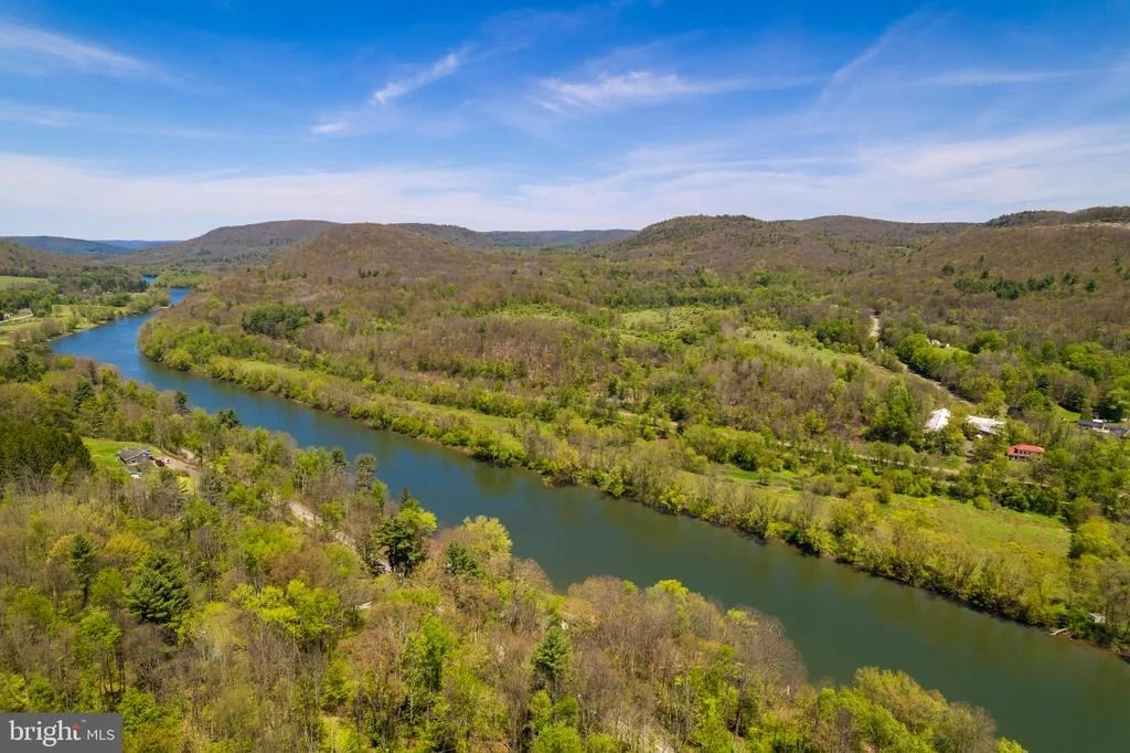 Photo of 007 STATE LINE ROAD