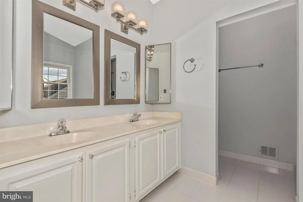 Photo of 25 SOLITAIRE COURT