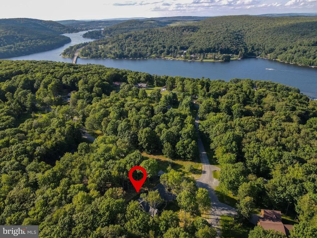 Photo of 15 BYRAN DR