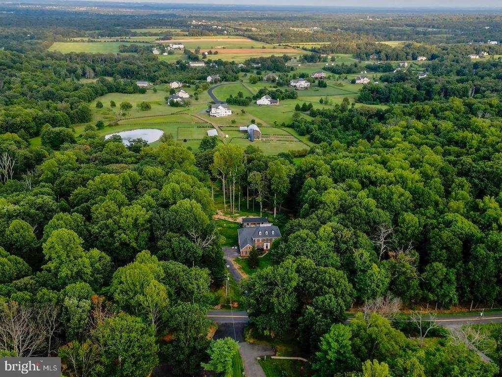 Photo of 2299 MOUNTAIN ROAD