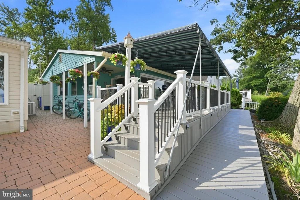 Photo of 125 ELKSIDE ROAD