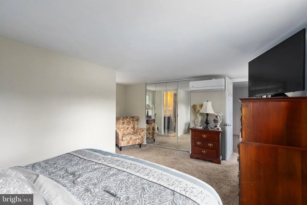 Photo of 2310 PUTNAM ROAD