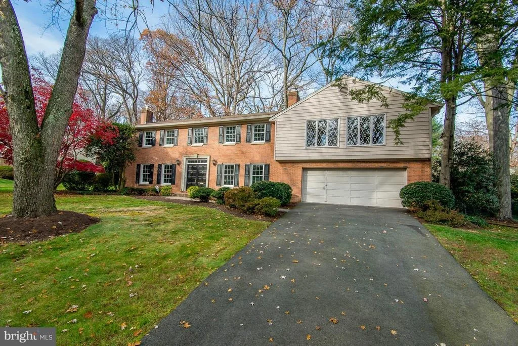 Photo of 7110 DEVONSHIRE ROAD