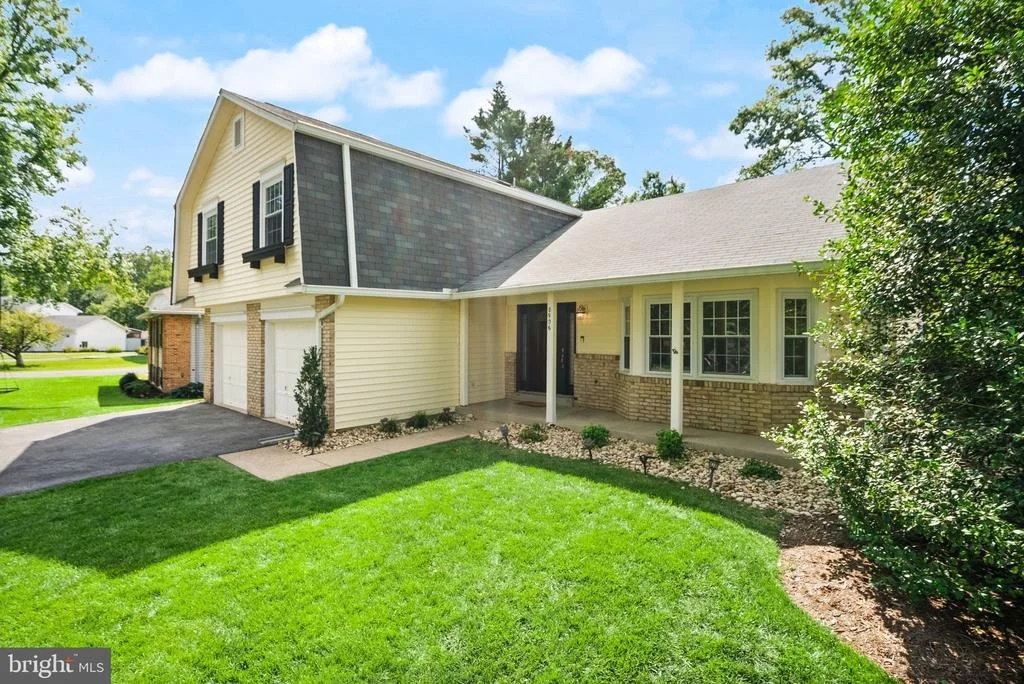 Photo of 8906 TAILCOAT COURT