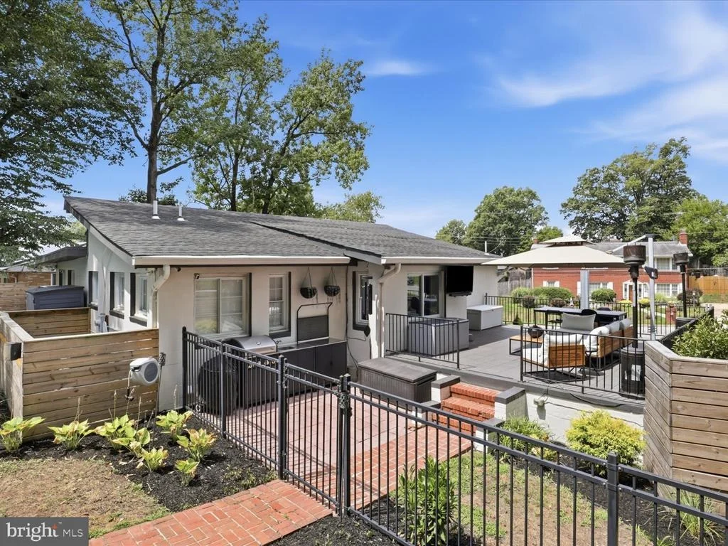 Photo of 6410 BUSHEY DRIVE