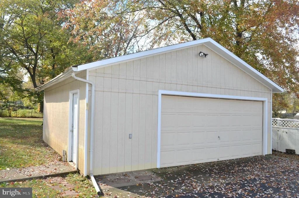 Photo of 8907 YORKSHIRE LANE