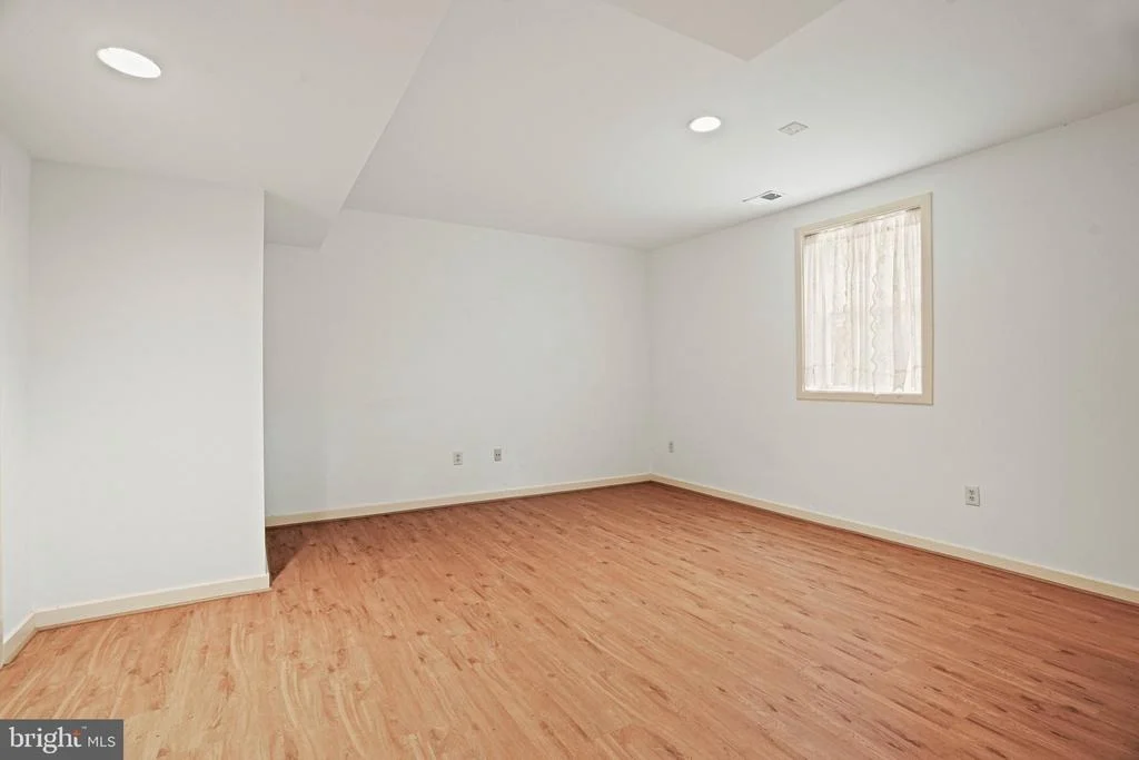 Photo of 10320 GLEN ROAD