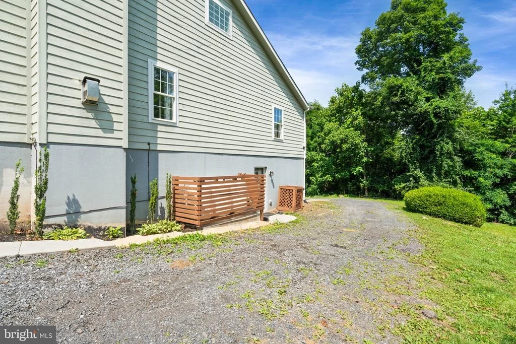 Photo of 208 MARKHAM FARM ROAD
