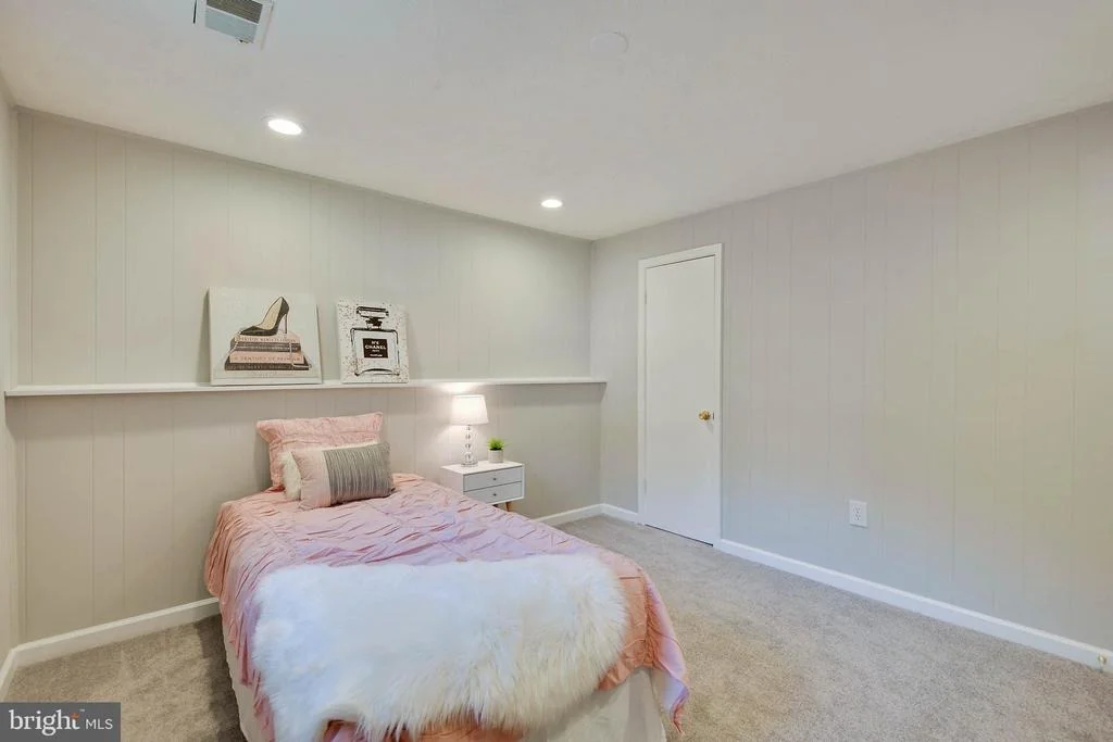 Photo of 9809 OLEANDER AVENUE
