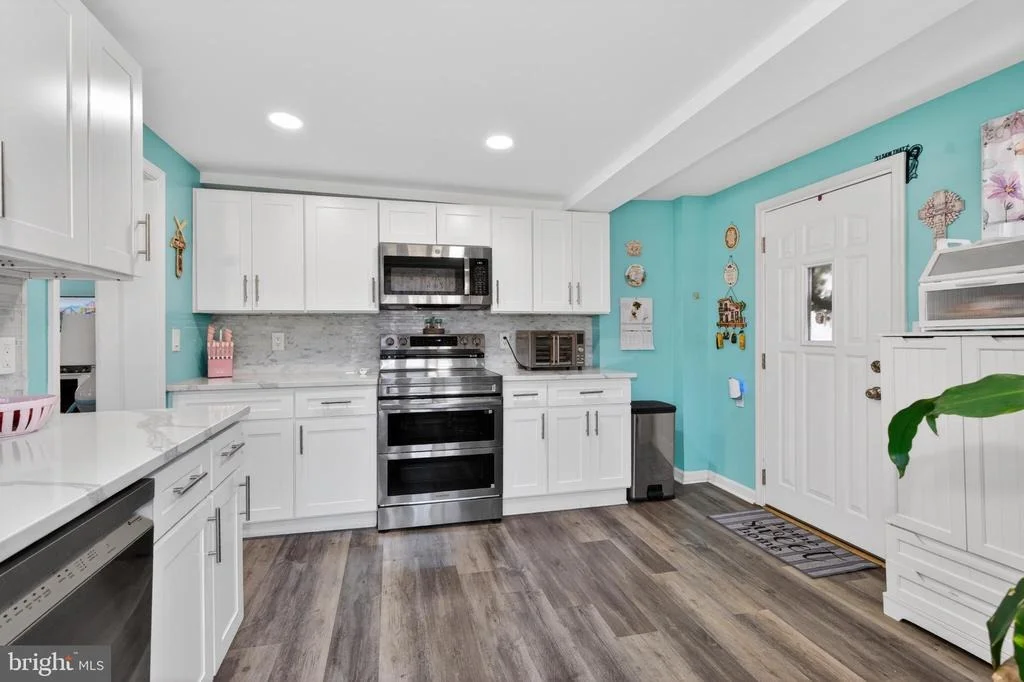 Photo of 6704 RIVER DRIVE ROAD
