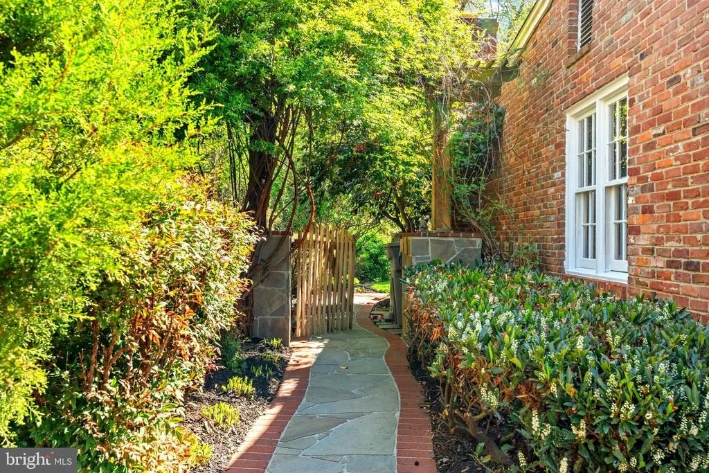 Photo of 9025 CHARLES AUGUSTINE DRIVE