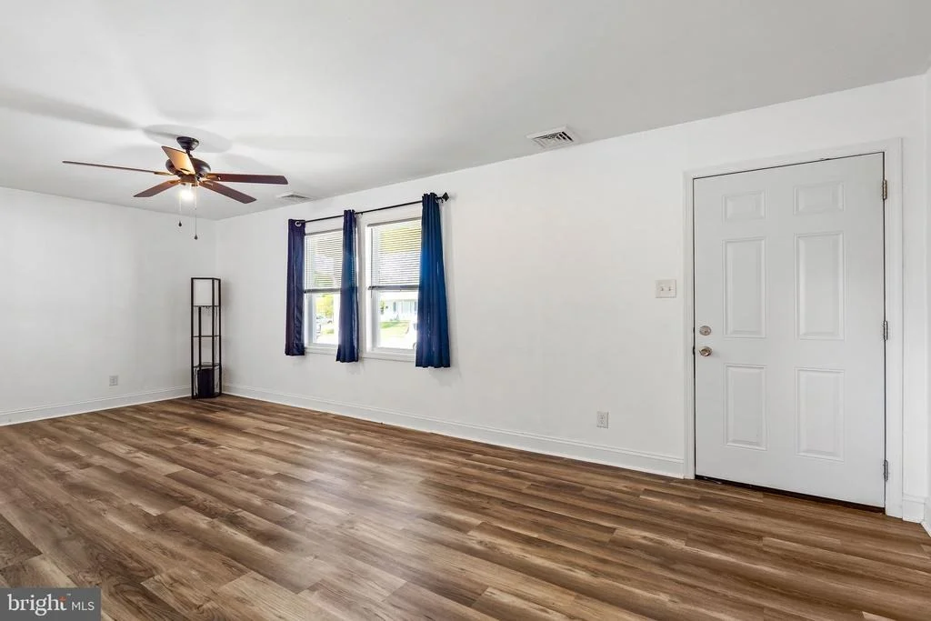 Photo of 9 LEEDOM ROAD
