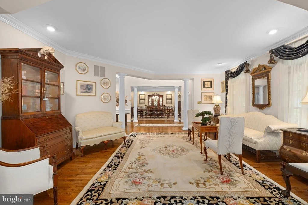 Photo of 897 CHINQUAPIN ROAD