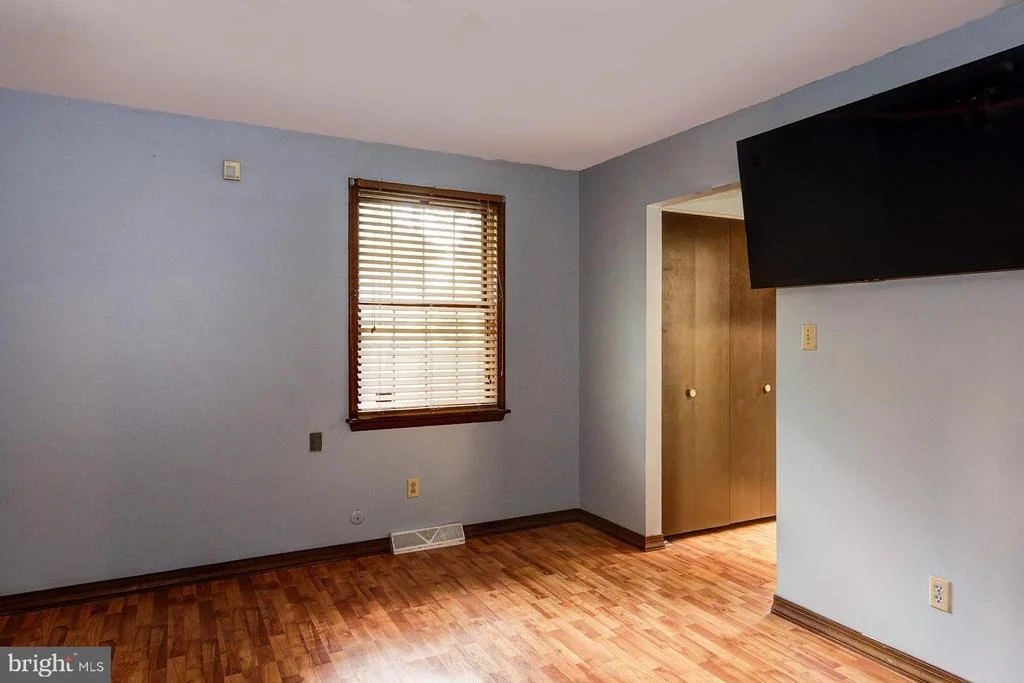 Photo of 105 CRESCENT BOULEVARD