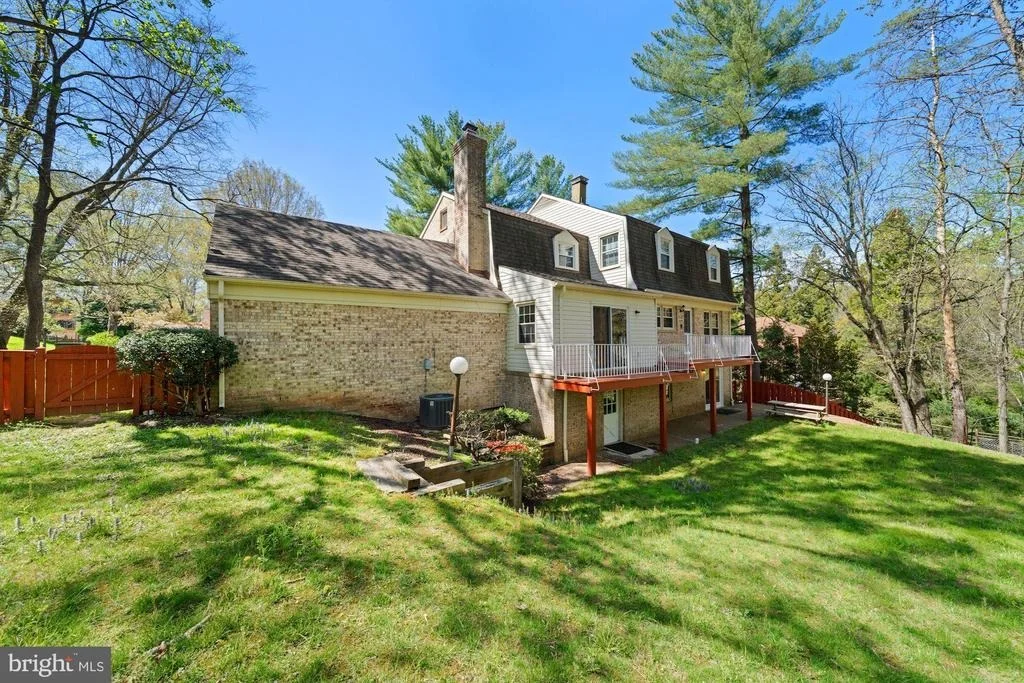 Photo of 1445 LAUREL HILL ROAD