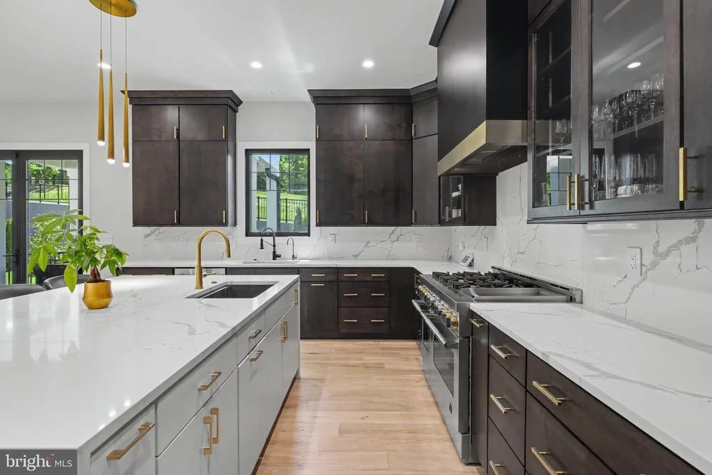 Photo of 952 WALKER ROAD