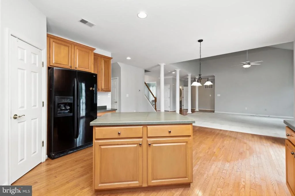 Photo of 457 UNIVERSITY DRIVE