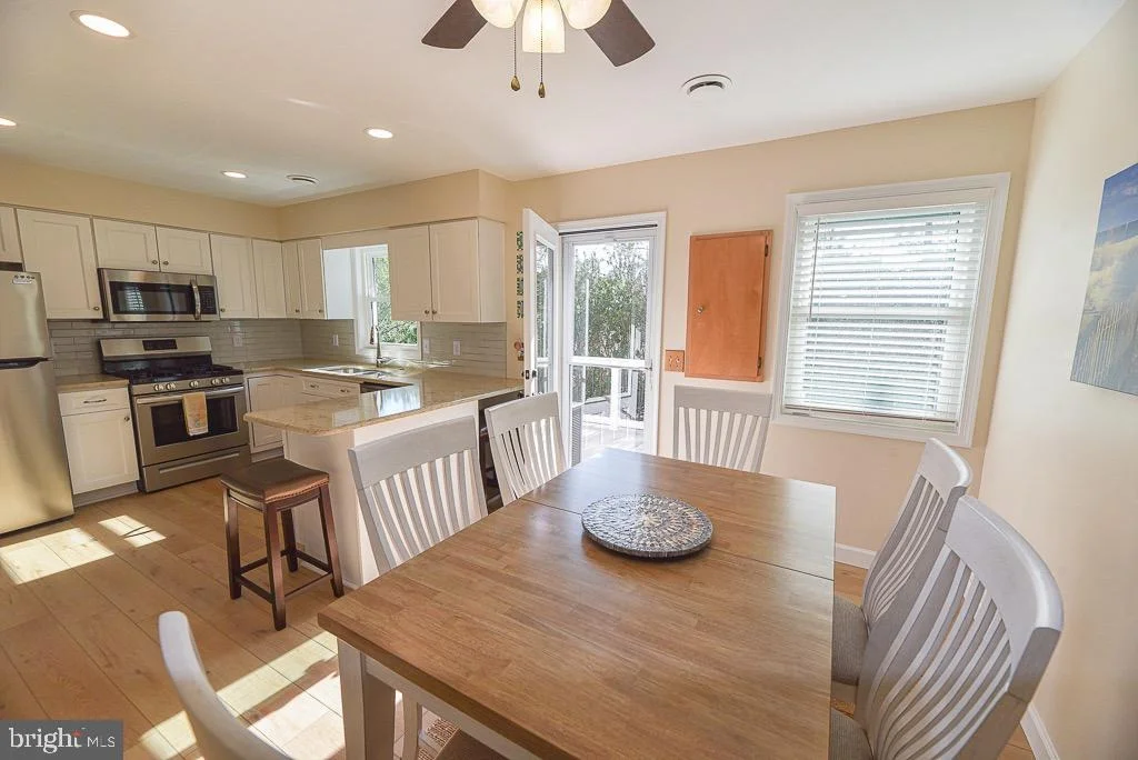 Photo of 956 LAKE VIEW DRIVE