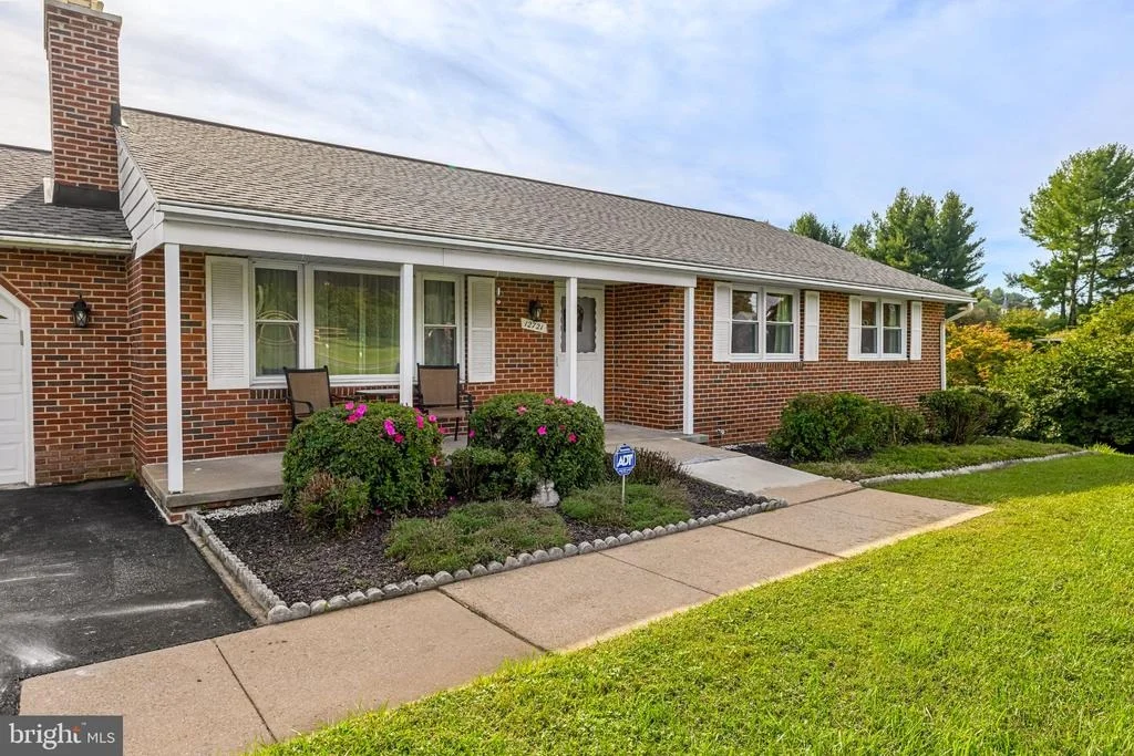 Photo of 12721 MANOR ROAD