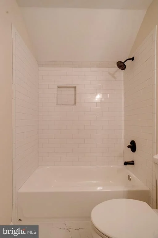 Photo of 2010 FALLSGROVE WAY