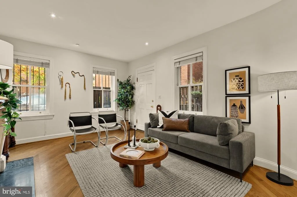 Photo of Unit 2 at 6 LOGAN CIRCLE NW