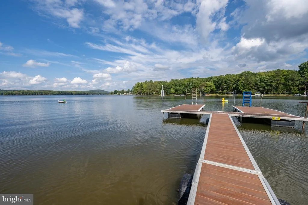 Photo of 925 PINE TREE POINT ROAD