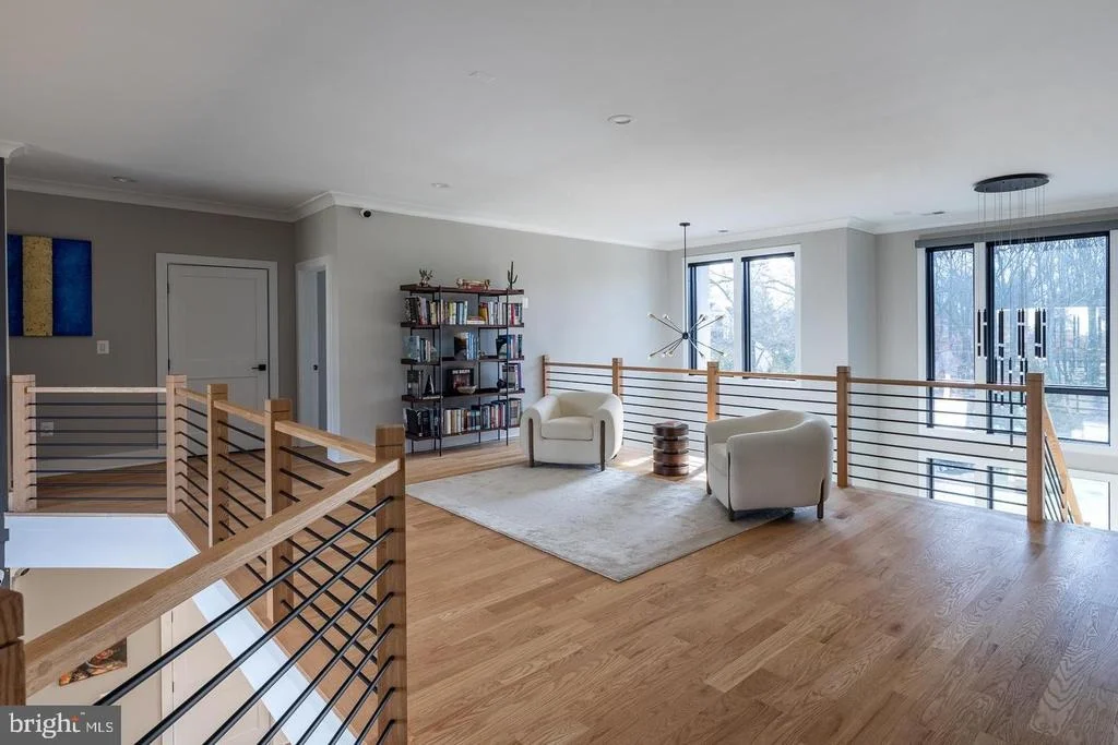 Photo of 6884 CHURCHILL ROAD