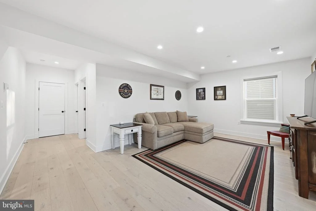 Photo of 1422 HOWARD ROAD