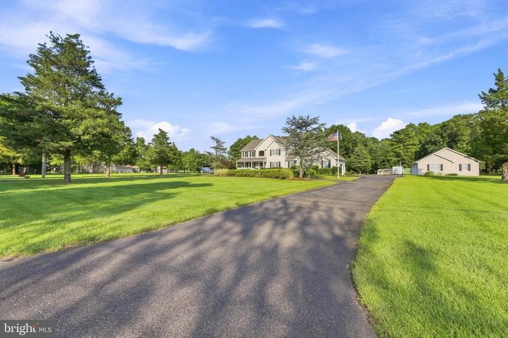 Photo of 646 ALBERTSON ROAD