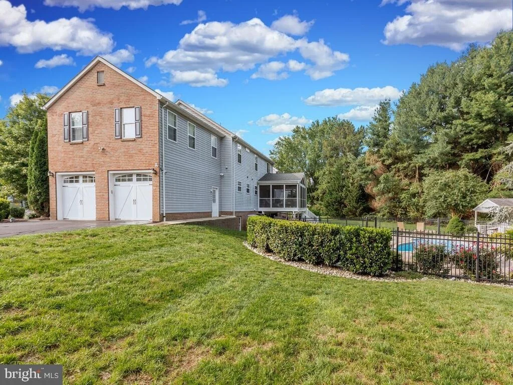 Photo of 12500 PERRYWOOD LANE