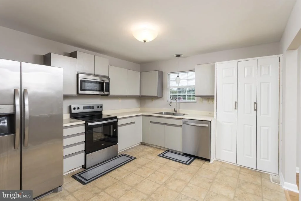 Photo of 805 ROLLING RIDGE DRIVE