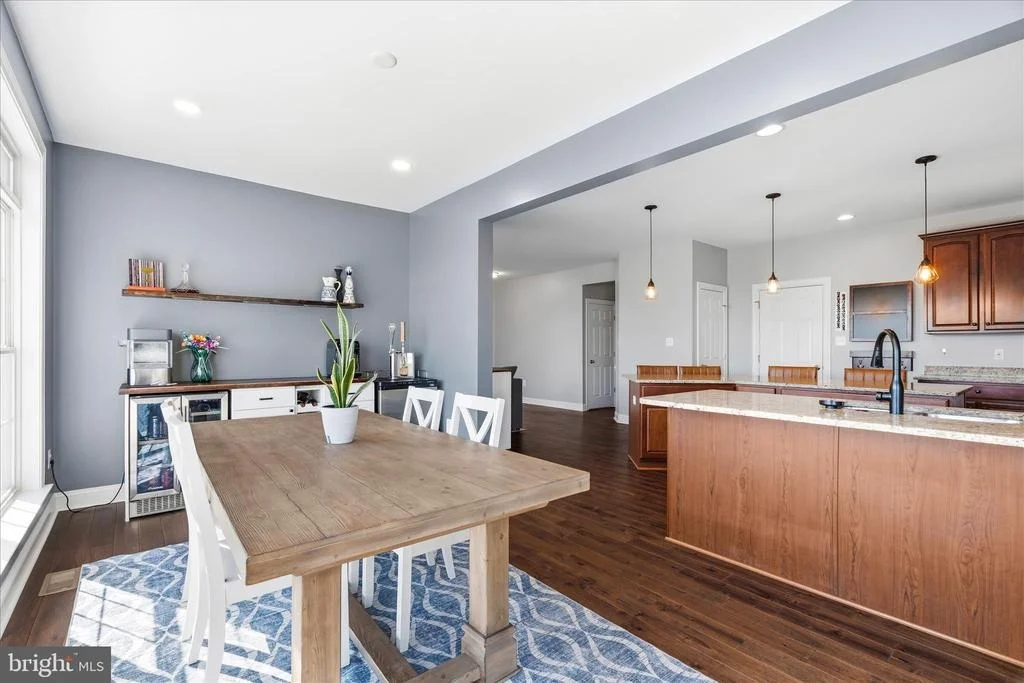 Photo of 2258 W. GREENLEAF DRIVE