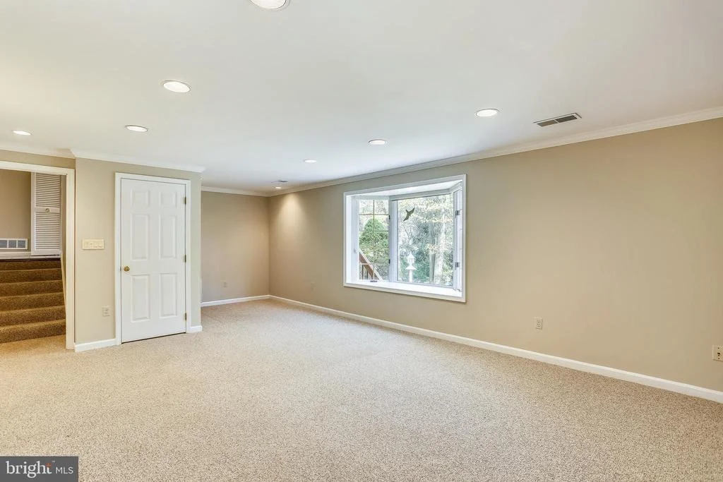 Photo of 19005 PLUMMER DRIVE