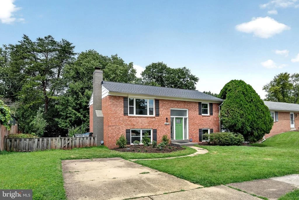 Photo of 4016 MAPLETON DRIVE