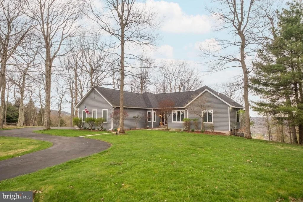 Photo of 790 SUNSET RIDGE DRIVE
