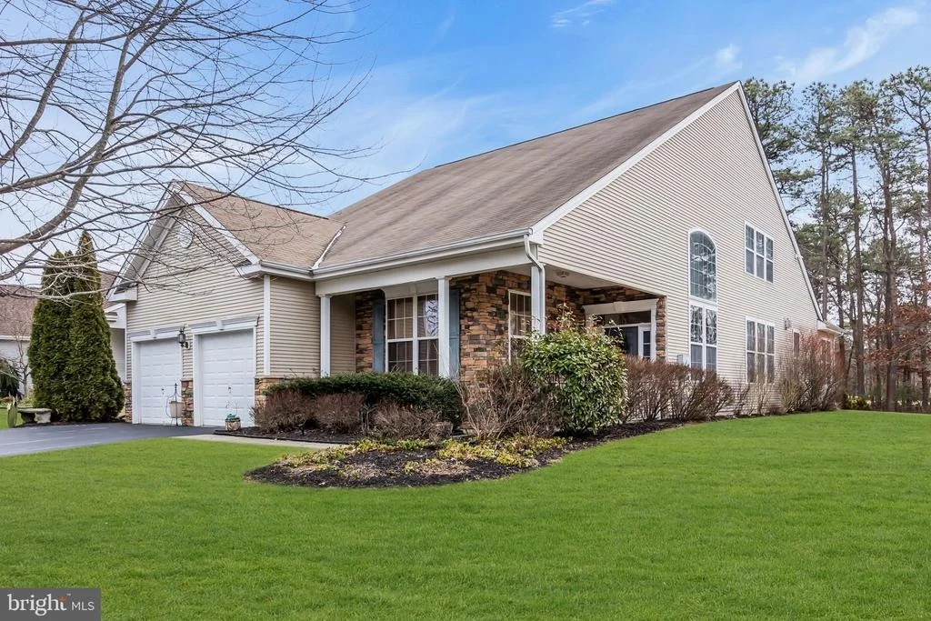 Photo of 121 GOLF VIEW DRIVE