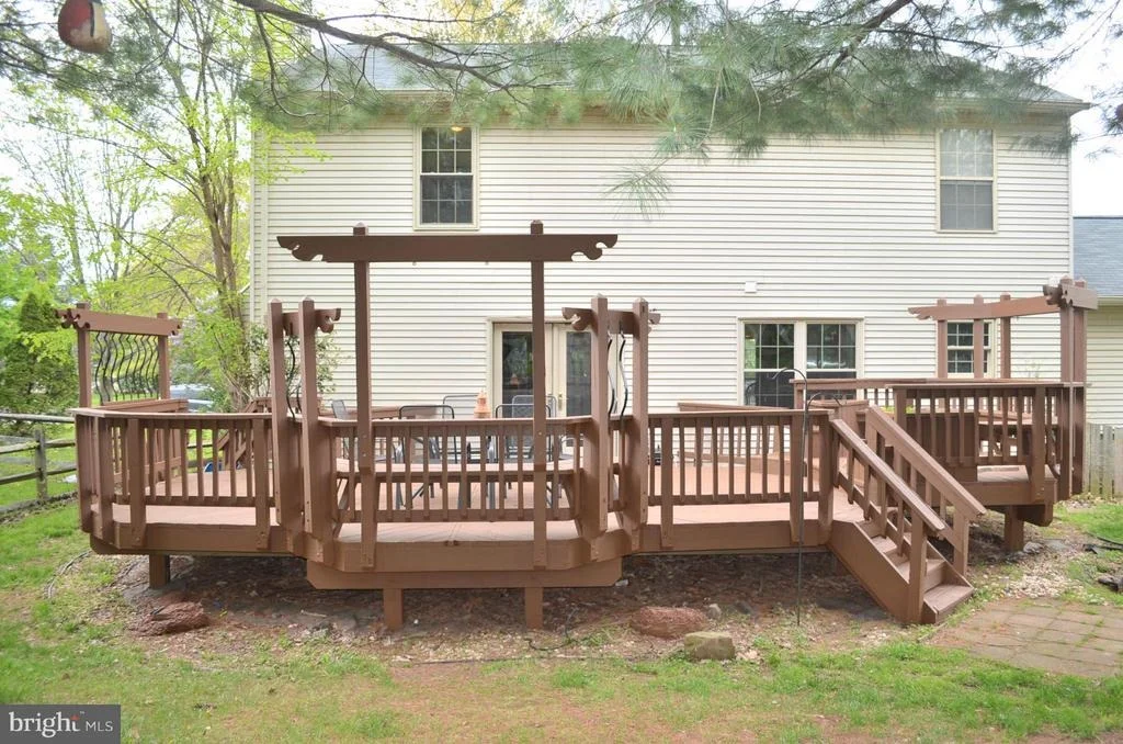 Photo of 9427 CLOVERHILL ROAD