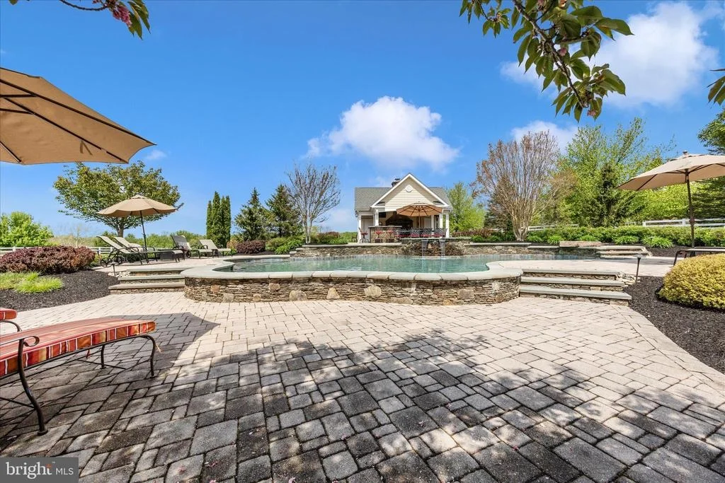 Photo of 6170 CHALLEDON CIRCLE