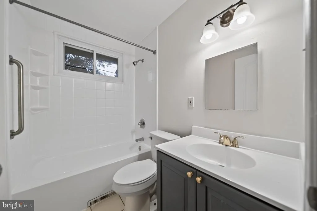 Photo of 504 HAMLEN ROAD