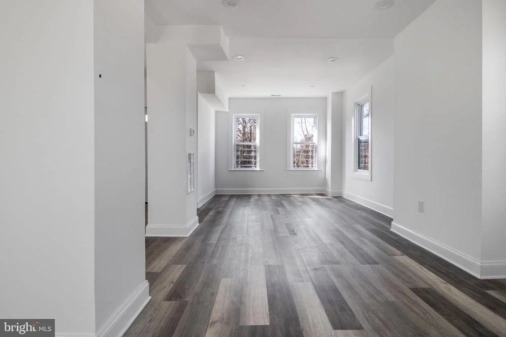 Photo of 5327 HAMLIN AVENUE